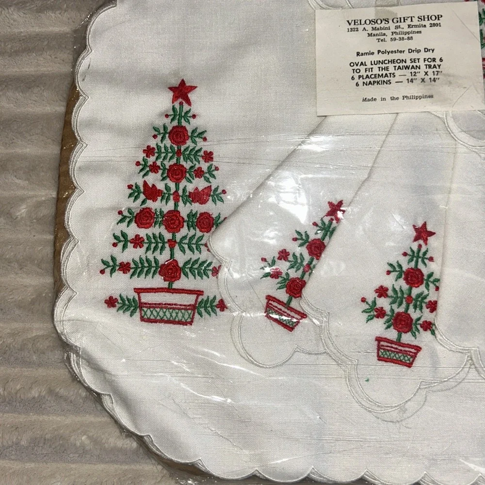 Set of 6 Vintage Christmas Embroidered - 6 Placemats 6 Napkins